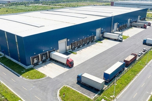 装卸口密封差、能耗高？保温提升门给出更优解决方案