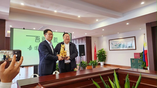 西朗门业董事长参访攀华集