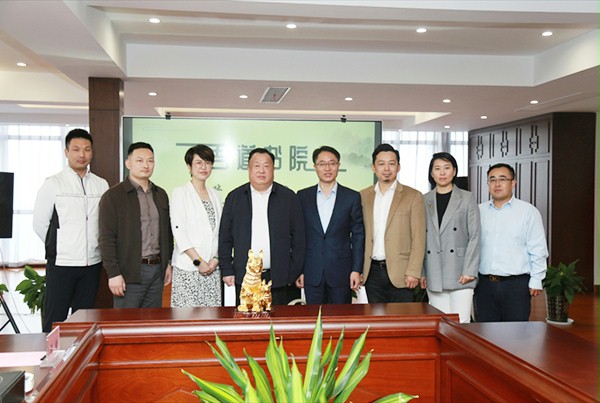 西朗门业董事长参访攀华集