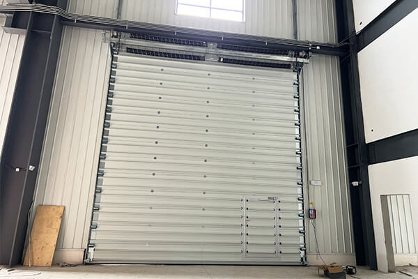 日本配送中心升级案例：智能提升门实现仓库进出效率提升30%