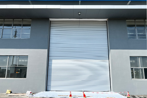 出口伊拉克食品仓库的提升门