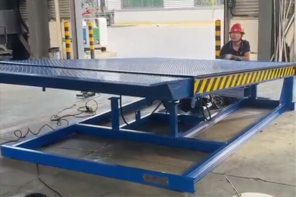 物流伸缩式装卸平台