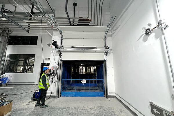 电动提升门联动升降电梯