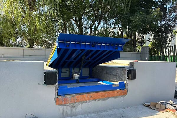 地坑式液压装卸平台