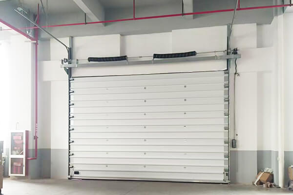 冬季工厂保温提升门